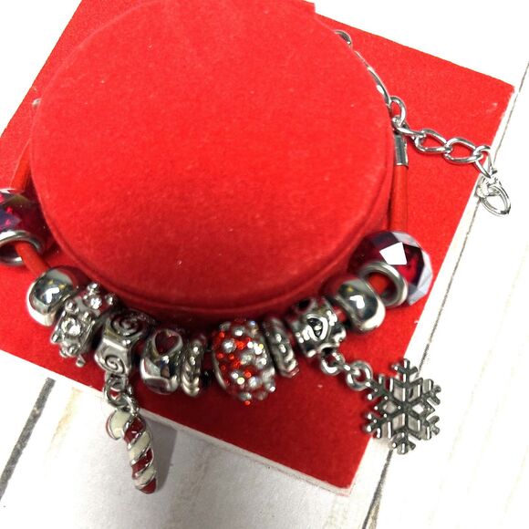 Glam & Glow NIB Christmas Holiday Silver Tone Beaded Charm Bracelet Jewelry - Picture 3 of 6